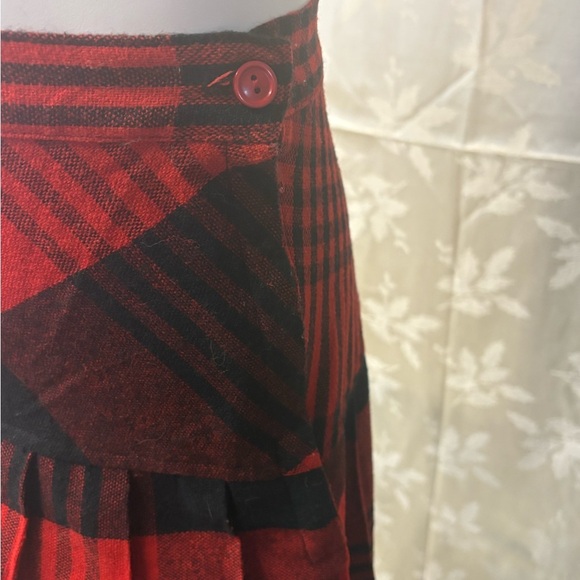 Vintage Marilyn Togs Red and Black Midi A-line Pleated Skirt - Picture 4 of 8